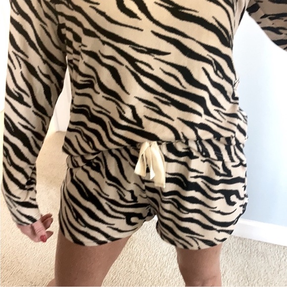 Animal Print 2 Piece Loungewear Set - Picture 8 of 9